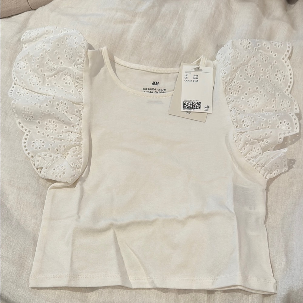 H&M White Eyelet Puff Sleeve Top